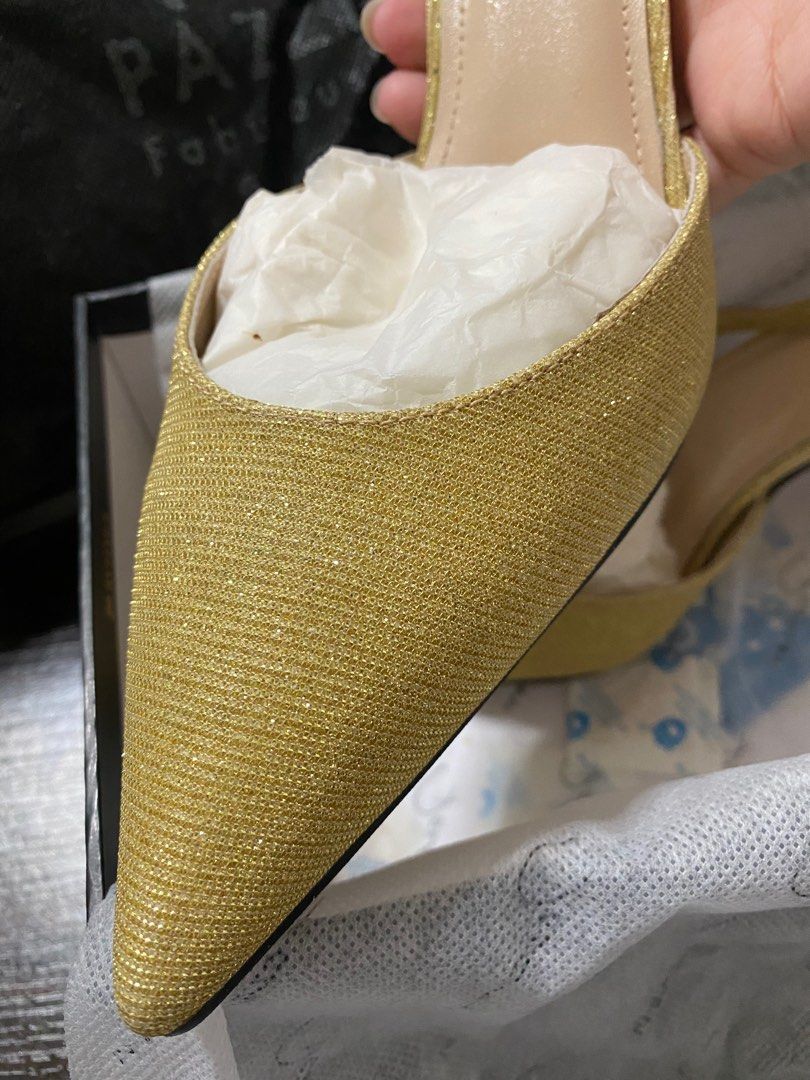 Marc fisher shop gold pumps