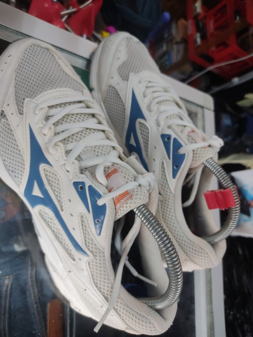 Mizuno 7.5uk Men s Fashion Footwear Sneakers on Carousell