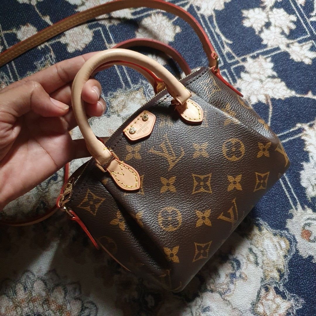 Louis Vuitton Speedy Medium, Luxury, Bags & Wallets on Carousell
