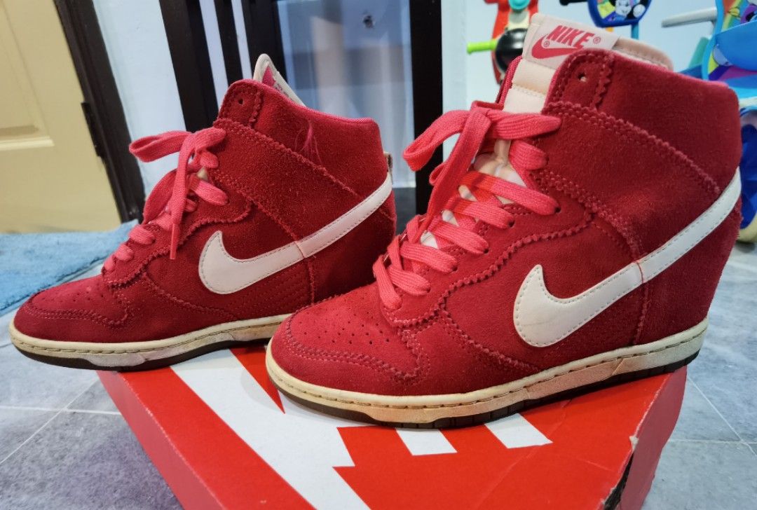 Womens nike sky high dunks discount