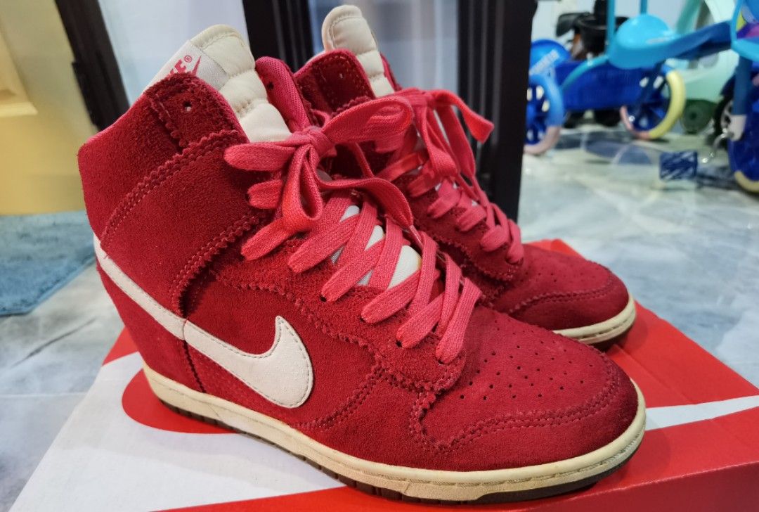 Nike sky shop high dunks red