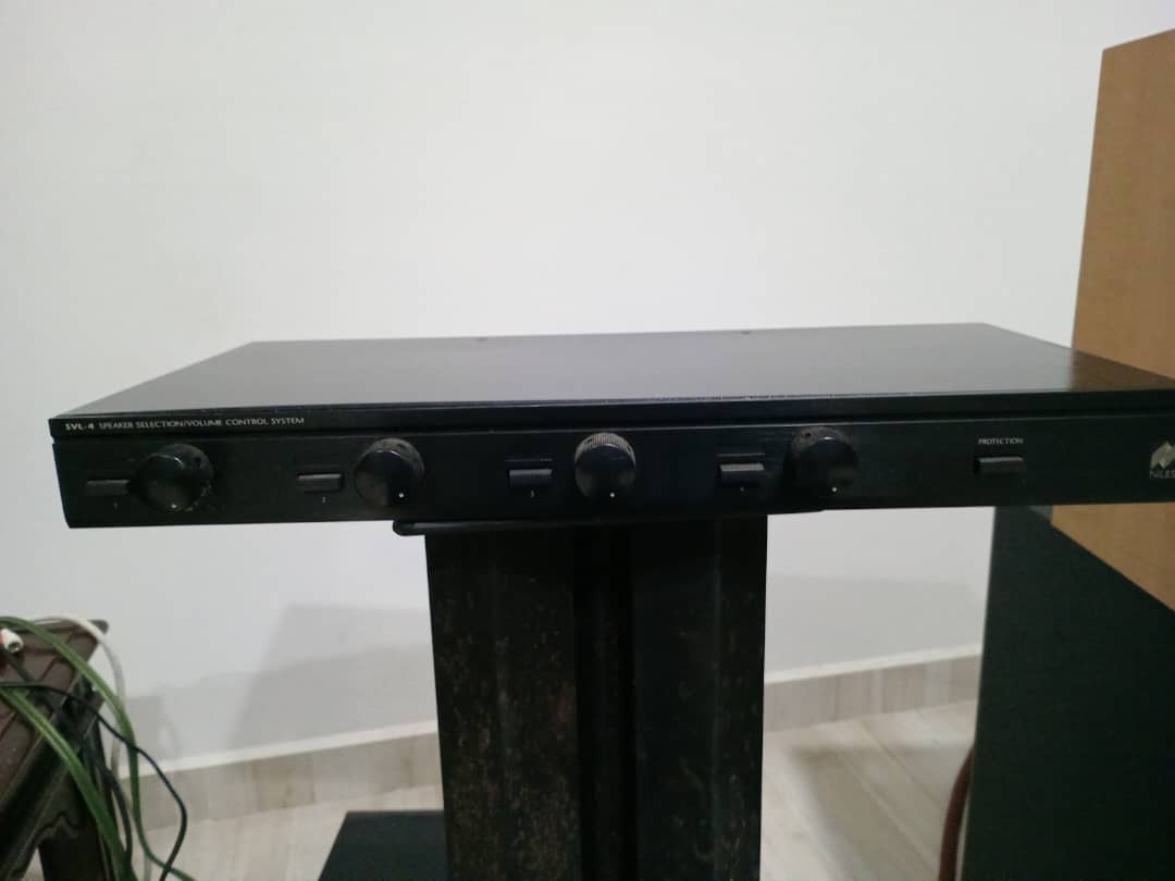 Niles SVL4 Speaker Selector Audio Soundbars Speakers