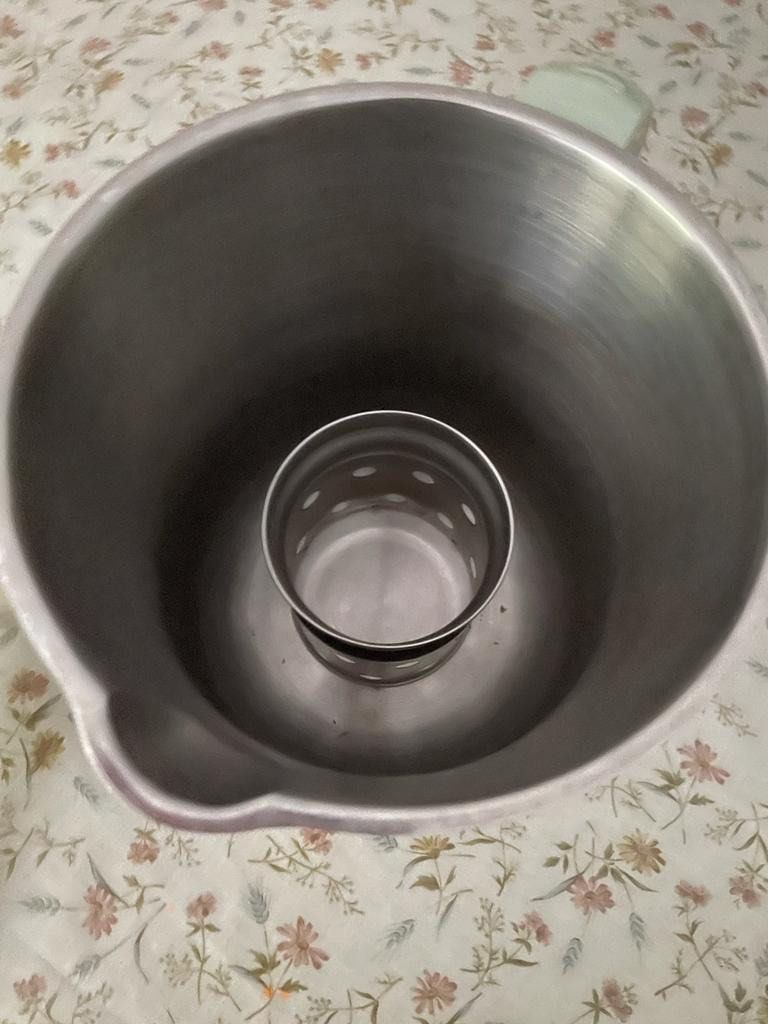 Nut milk maker (Category: Other Kitchen Appliances) located in Singapore. Submitted by monirab (Listing ID 1237183395, Image 2). Description: As good as new. Home nut milk maker. Can now make any nut milk at home. No need to buy almond milk from shops. .