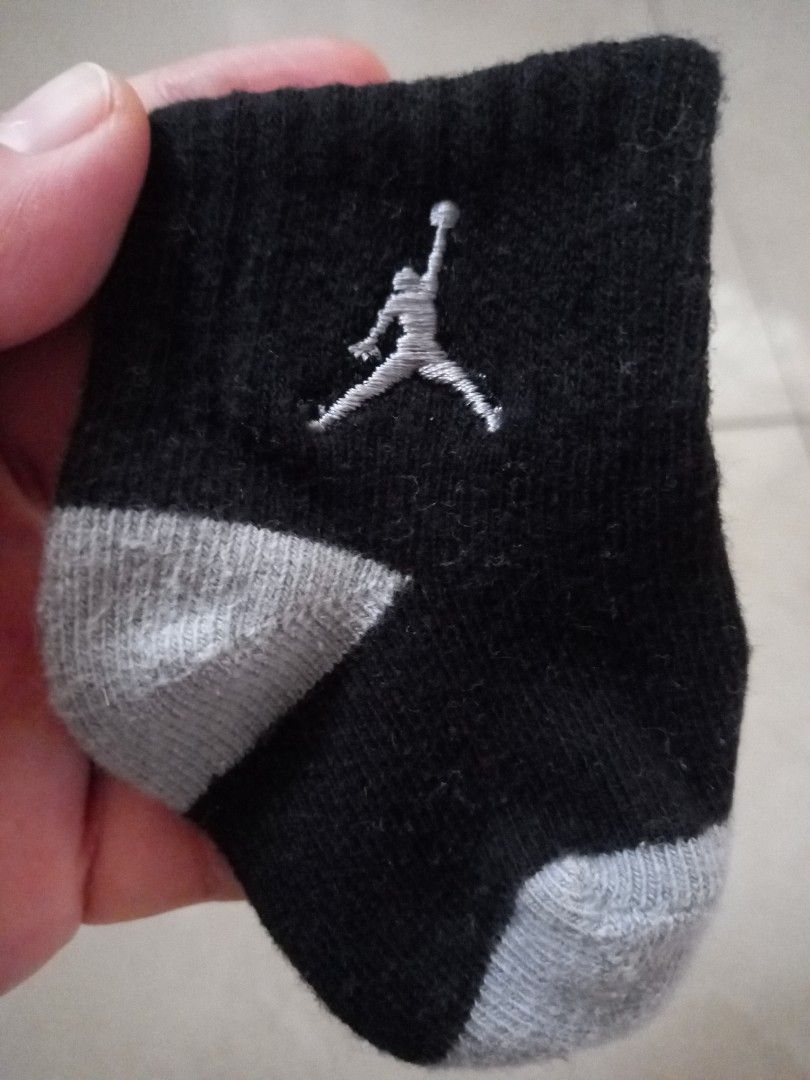 Newborn jordan socks hot sale