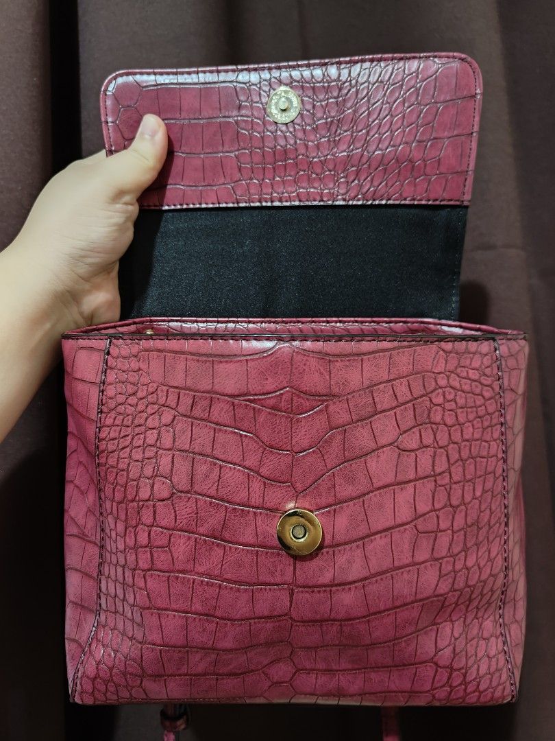 Rectangular croc finish sling bag
