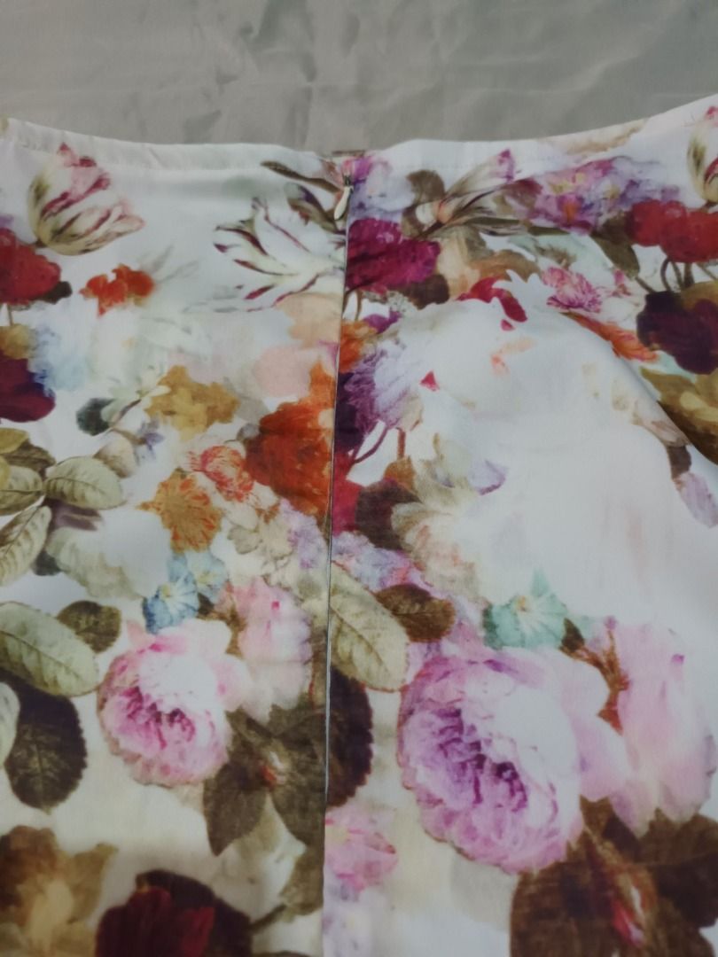 Preloved Silk Skirt (Category: Skirts) located in Quezon City. Submitted by margas_essentials (Listing ID 1240680267, Image 2). Description: Such a lovely and dainty silk skirt Size: Medium (waist line: 30 inches) Zipper closure at the back Preloved but very minimal signs of use No flaw Payment first before shipping Mode of payment: bank transfer or transfer to Paymaya (can transfer from GCash to Paymaya) Shipping fee care of buyer.