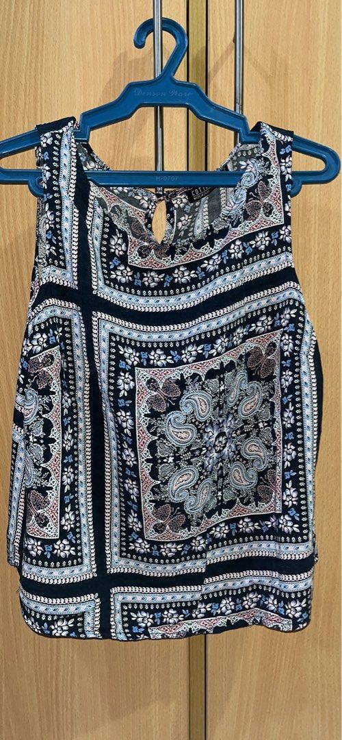 printed sleeveless (Category: Sleeveless) located in Cebu City. Submitted by lessyb (Listing ID 1240636158, Image 1). Description: not so used. decluttering.