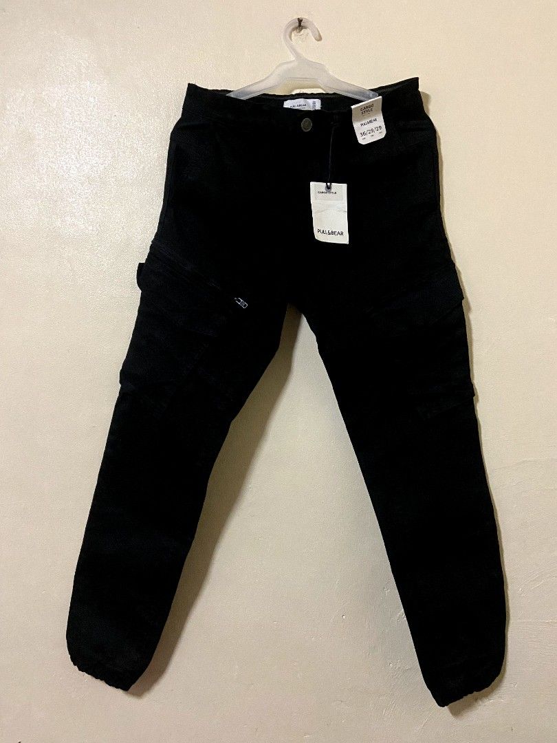 Pull&Bear Black Cargo Style Pants (Category: Joggers) located in Manila. Submitted by .bellalala (Listing ID 1240747938, Image 1). Description: size: 36 (EUR) color: black - brand new - no issue/flaws - with tag note: shipping fees must be shouldered by buyer pls click the "make offer" button before messaging me, so we can exchange review after the transaction MOP: gcash or bank transfer (PSBank) location: malate, manila disclaimer: product's col