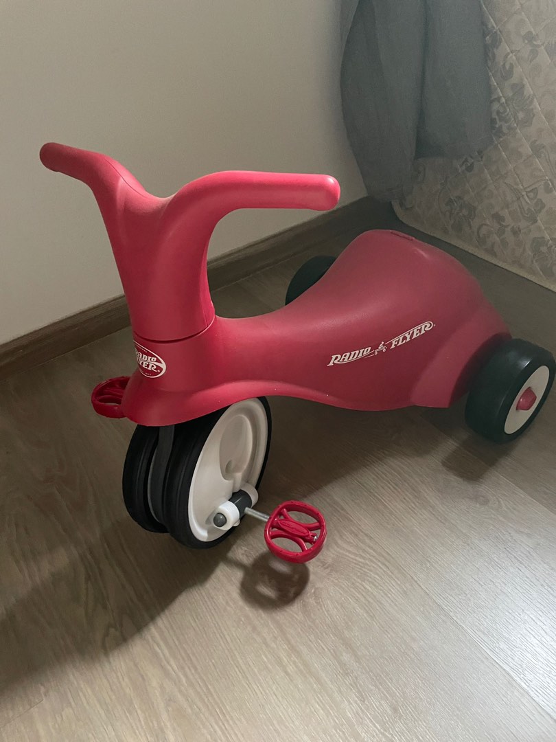 Radio flyer kid's scoot 2 pedal scooter deals