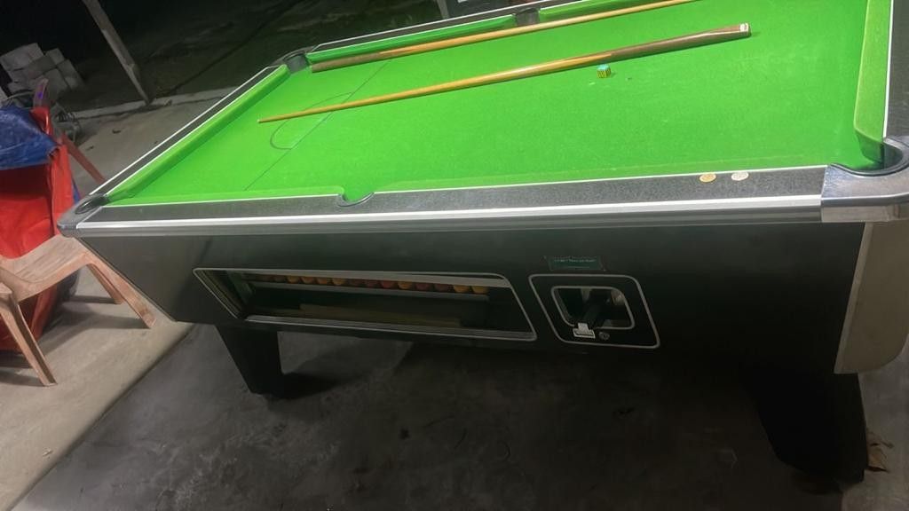 Refurbish British pool table, Furniture & Home Living, Furniture