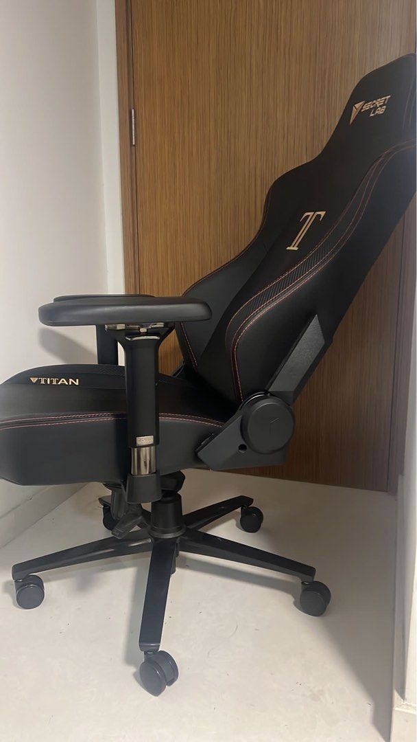 Secret Lab Titan Gaming Chair 2020 Edition, Furniture & Home Living ...