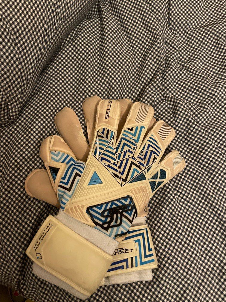 Total sports outlet goalkeeper gloves