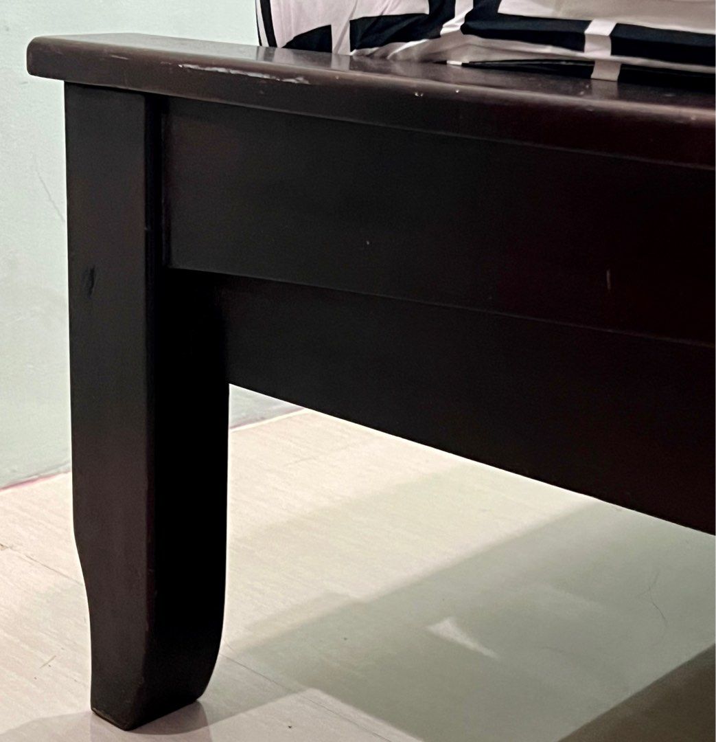 Solid wood bed frame (Japanese Style head board) King size mattress