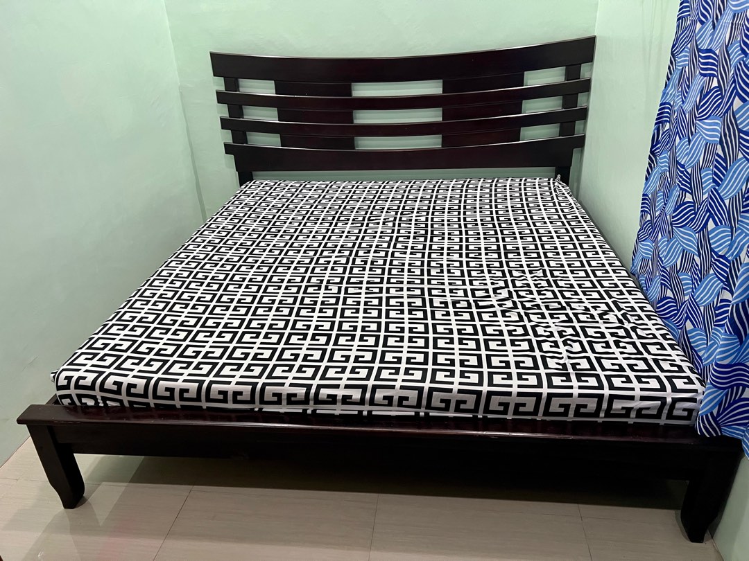 Solid wood bed frame (Japanese Style head board) King size mattress