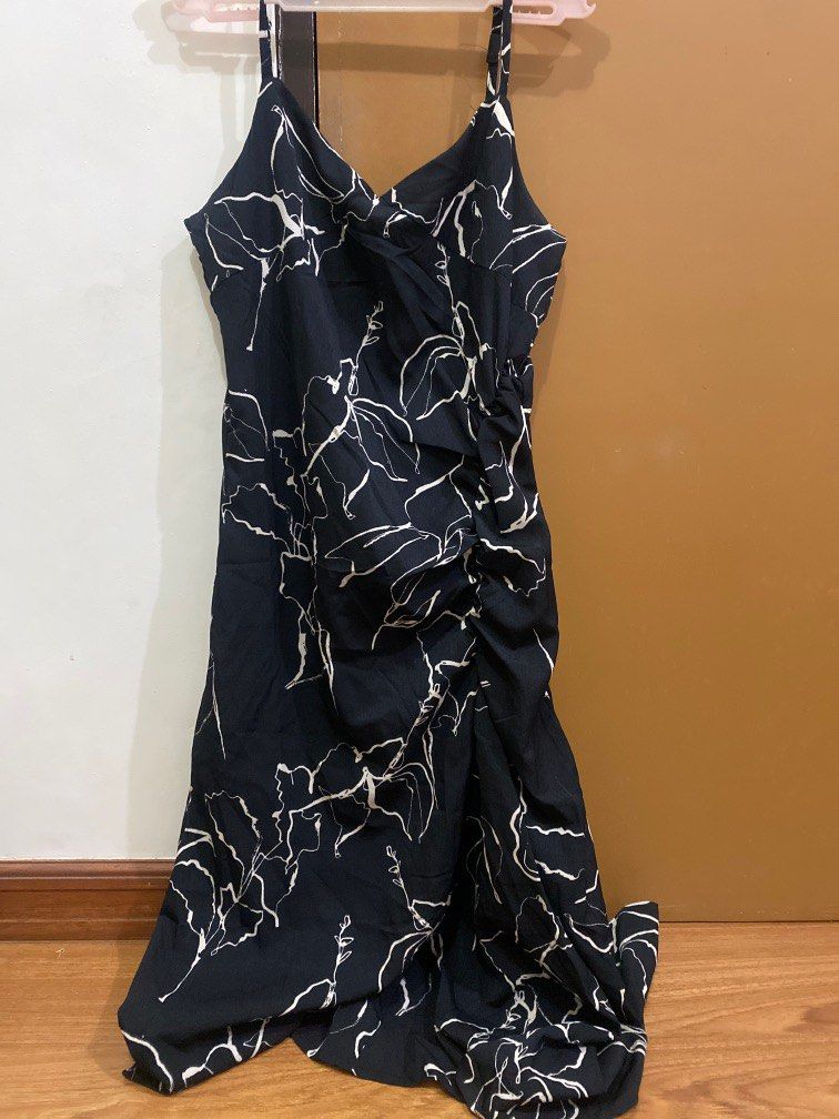 Summee Casual Dress Linen (Category: Dresses) located in Cabuyao City. Submitted by kmancilla (Listing ID 1240744081, Image 1). Description: Xs-small Never worn.