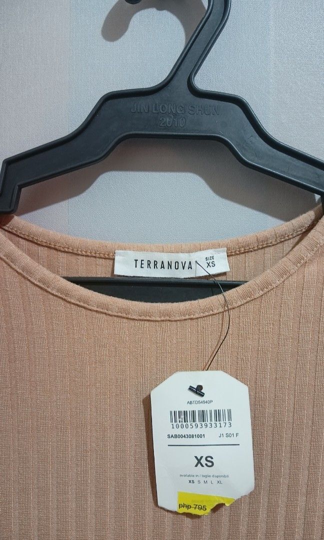 Terranova long bodycon dress (Category: Dresses) located in Cebu City. Submitted by falling.leaves (Listing ID 1240792938, Image 3). Description: Strictly for sure buyers only! Shipping thru J&T or LBC, NO SHOPEE checkout, MEET UP only when at AYALA CENTER CEBU or ROBINSONS FUENTE. Shipping fee handled by the buyer. No cancellation, no return or exchange. Please manage expectation. Items are second hand/preloved Color may vary due to lighting.
