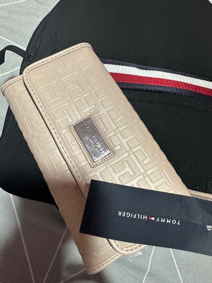 Tommy hilfiger wallet (Category: Wallets & Card holders) located in Pasig City. Submitted by cjdlcmp (Listing ID 1240729673, Image 2). Description: Og price: 78 usd or 4360 php.