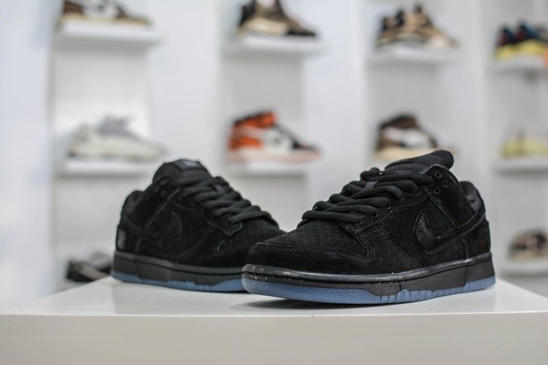 Undefeated x Nike Dunk Low SP “Dunk VS AF-1 Black - 5 on It” (2021