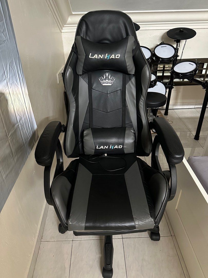 Gaming chair best sale slightly used