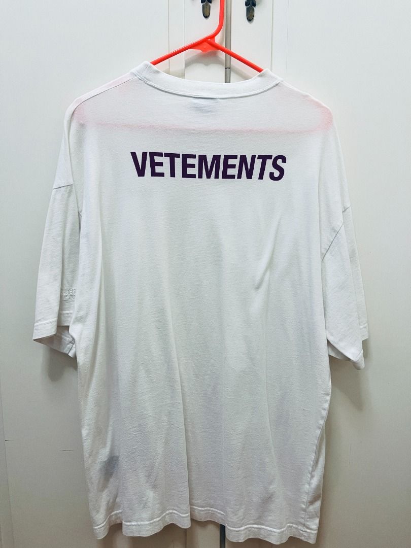 Vetements Staff Tee Size M White, 男裝, 上身及套裝, T-shirt、恤衫