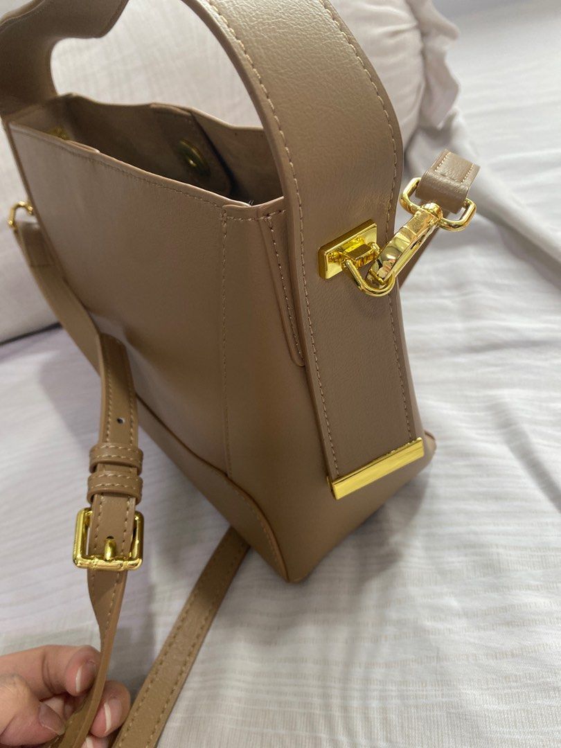 VINEY Light brown leather sling bag, Women's Fashion, Bags & Wallets