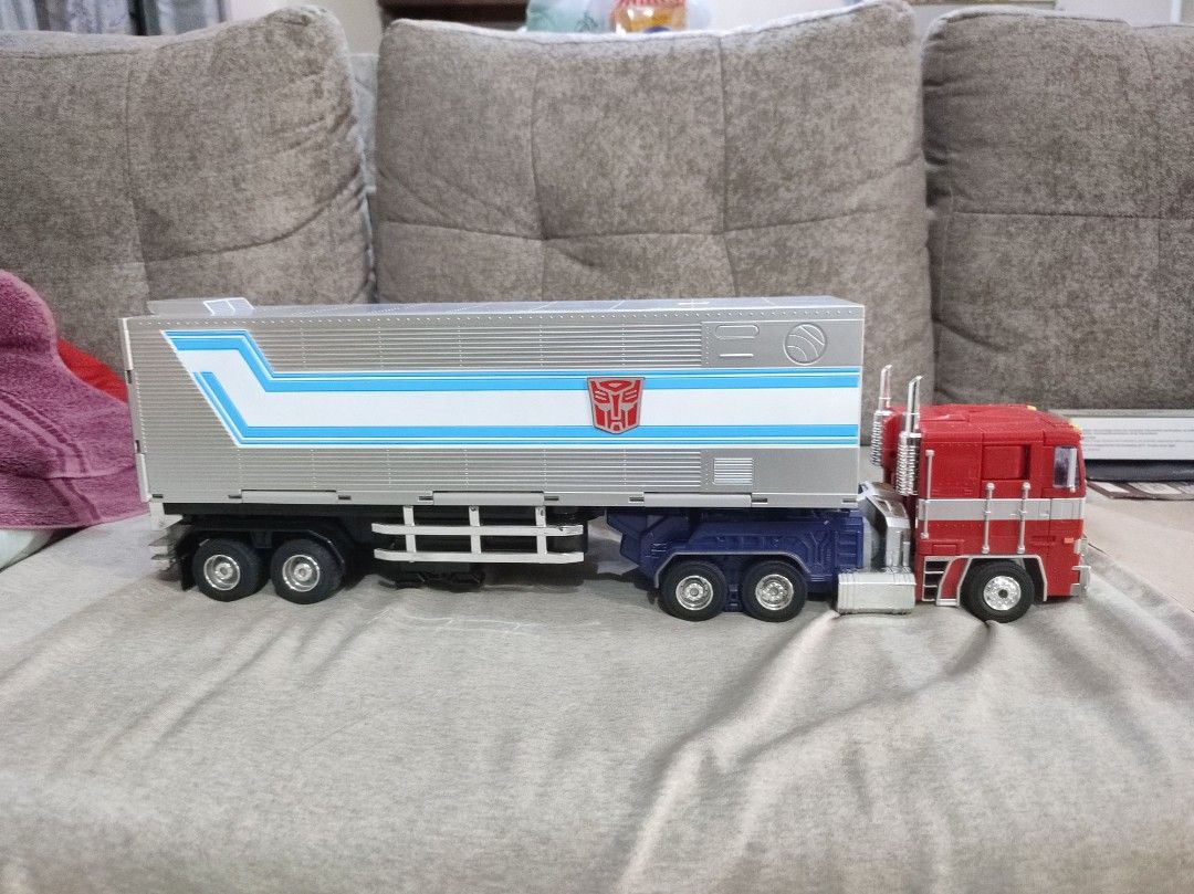 WeiJiang Optimus Prime with Trailer and Logo (Category: Vehicle & Diecast Models) located in Quezon City. Submitted by ogie911 (Listing ID 1240626306, Image 1). Description: .