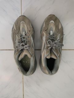 Yeezy 700 top size 8.5