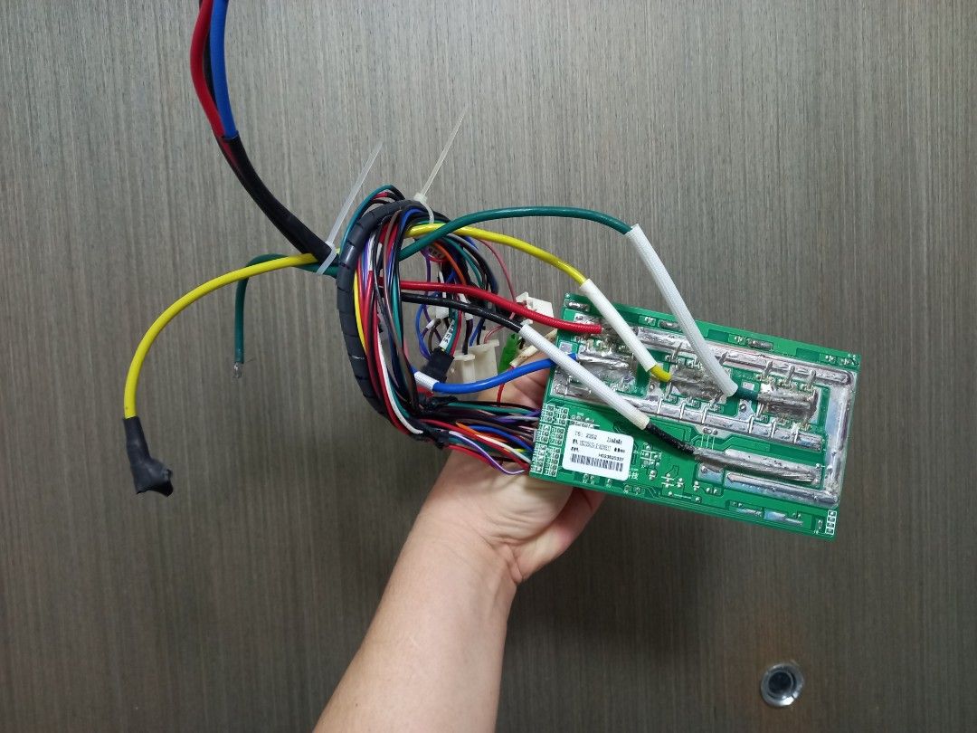YYK controller (Category: Other PMDs & Parts) located in Singapore. Submitted by limchuitoh43 (Listing ID 1240644119, Image 3). Description: Helping a friend to sell..
