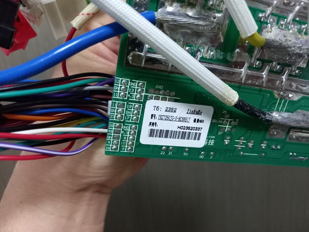 YYK controller (Category: Other PMDs & Parts) located in Singapore. Submitted by limchuitoh43 (Listing ID 1240644119, Image 1). Description: Helping a friend to sell..