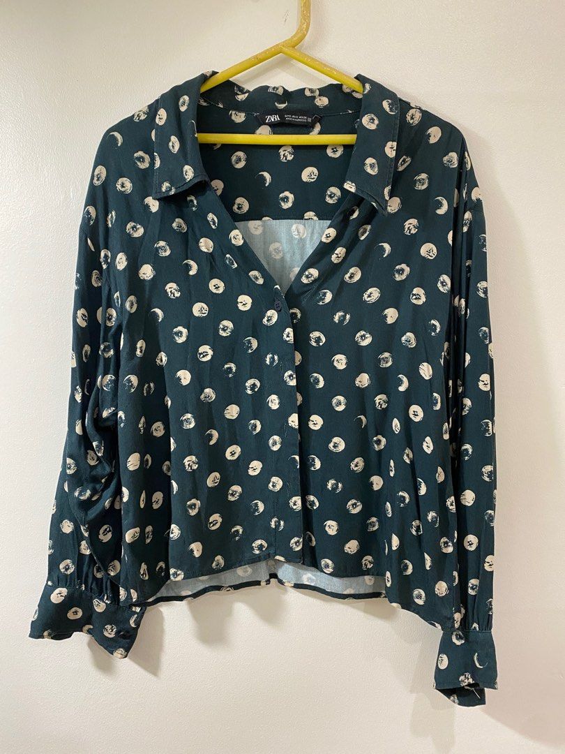 Zara Forest Green Printed button Down (Category: Blouses) located in Antipolo. Submitted by abc__mart (Listing ID 1240727045, Image 1). Description: .