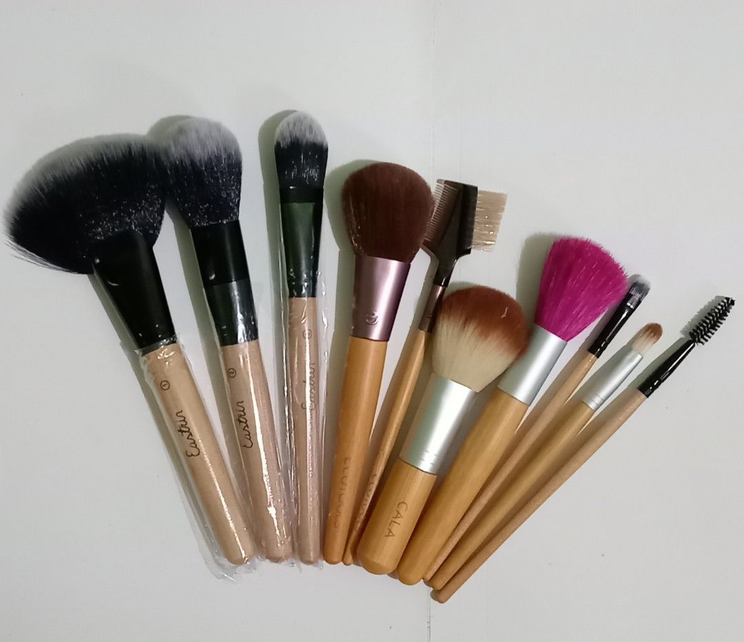 10pcs. wood handled make-up brush set (Category: Makeup) located in Quezon City. Submitted by jaianaapura (Listing ID 1244098208, Image 2). Description: This 10pcs make-up brush set wooden handled is good for non pro or professional use wuth its soft bristles. all brushes is recommended high quality brand new and yet affordable..