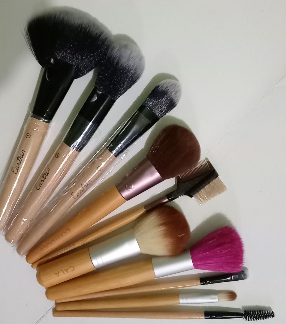 10pcs. wood handled make-up brush set (Category: Makeup) located in Quezon City. Submitted by jaianaapura (Listing ID 1244098208, Image 3). Description: This 10pcs make-up brush set wooden handled is good for non pro or professional use wuth its soft bristles. all brushes is recommended high quality brand new and yet affordable..