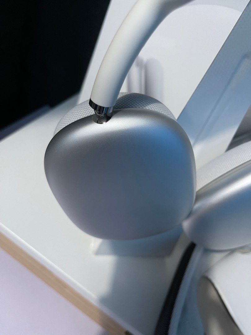 AIRPODS MAX SILVER!!! (Category: Headphones & Headsets) located in Cavite. Submitted by neilgadgets (Listing ID 1244269526, Image 3). Description: FOR SALE or SWAP iOS AIRPODS MAX SILVER GOOD CONDITION WITH BOX AND FREEBIES FROM APPLE STORE BOUGHT FOR 33,000 SELLING 24,900 FIXED PRICE PASS SA TATAWAD :)) IMUS CAVITE meet up or lalamove .