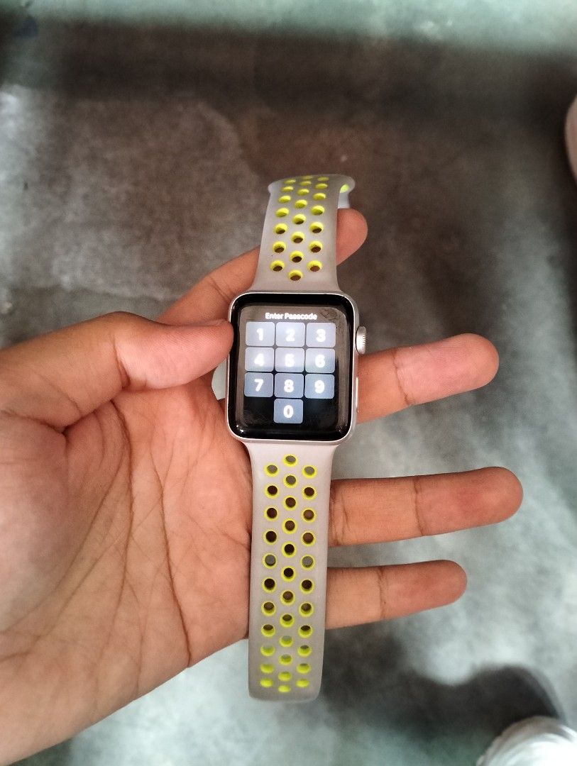 Apple watch series 2 42mm nike band hot sale