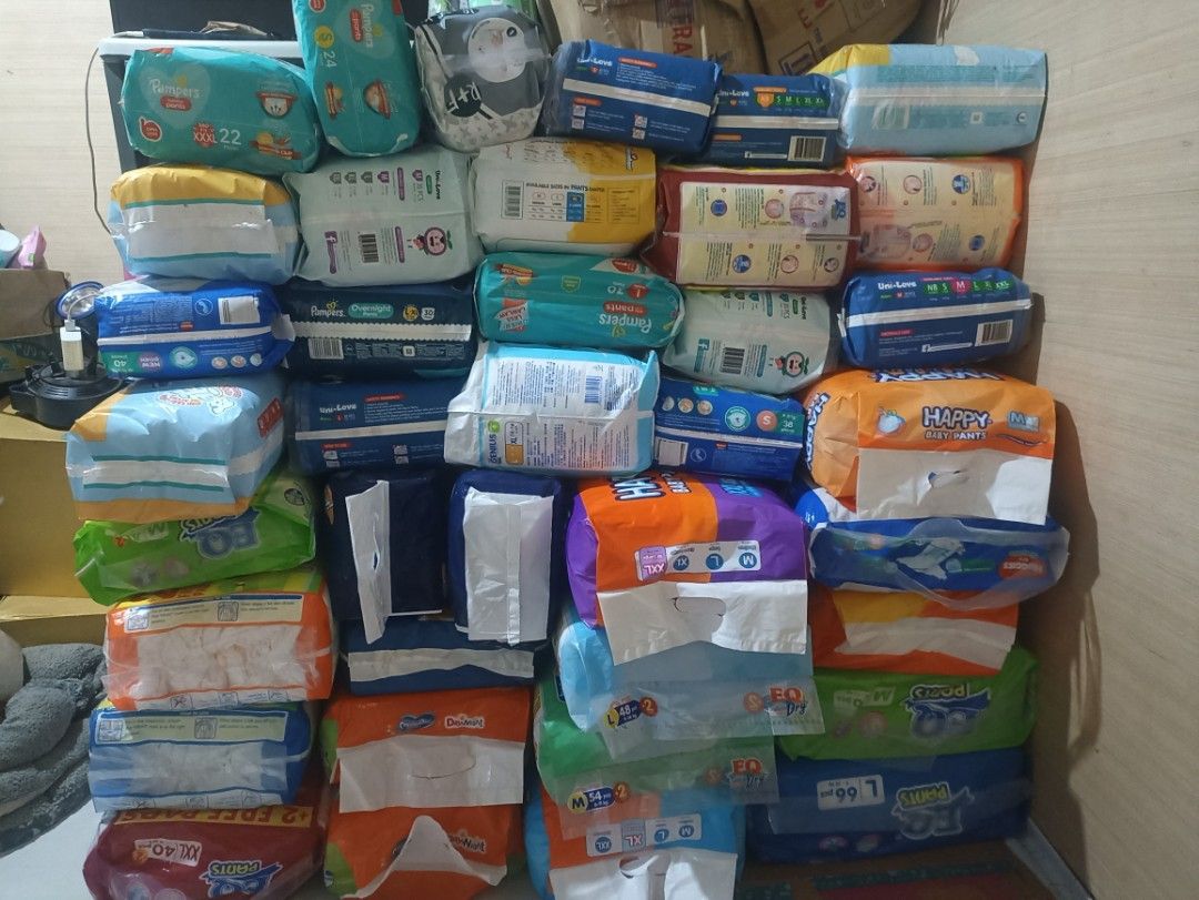 ASSORTED ORIGINAL BRANDED DIAPERS (Category: Diapers & Baby Wipes) located in Manila. Submitted by sweetieteapascua (Listing ID 1244260209, Image 1). Description: ASSORTED ORIGINAL PACKAGING SEALED BRANDED DIAPERS ALL SIZE AVAILABLE PAMPERS,HUGGIES,EQ,MAMYPOKO,UNILOVE,SWEETBABY.