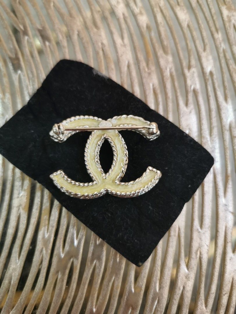 Used chanel hotsell brooch