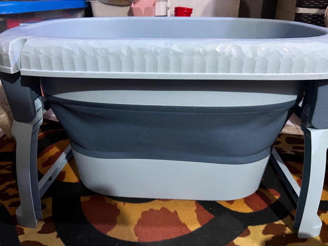 Baby bathtub collapsible/foldable, Babies & Kids, Bathing & Changing