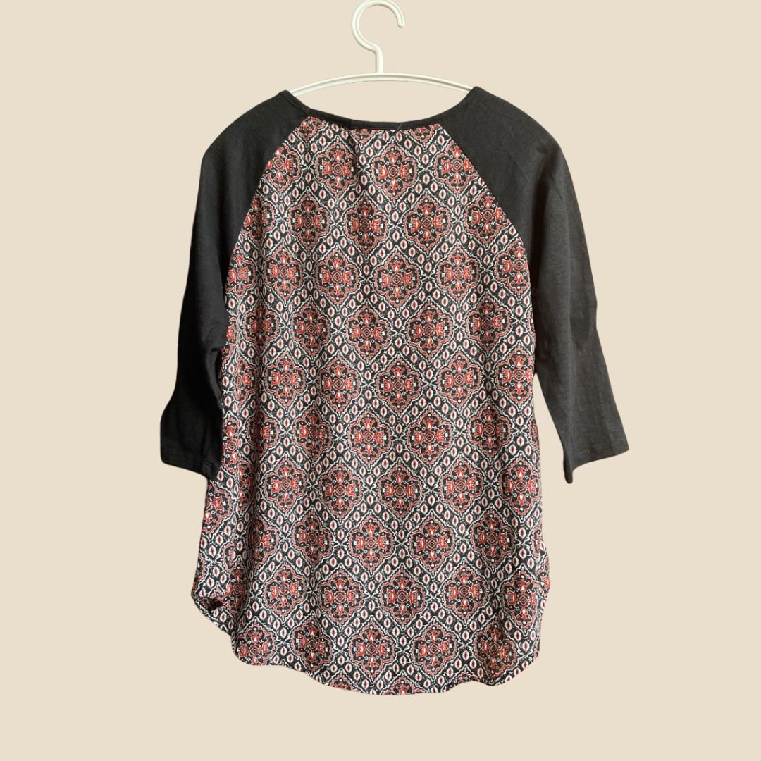 Boho Blouse Raglan Shirt 3/4 sleeve (Category: Blouses) located in Mandaue City. Submitted by blazebianca (Listing ID 1244248841, Image 2). Description: PRODUCT DETAILS & FEATURES: Item Name: 3/4 Raglan Boho Blouse Brand: Hippie Rose Color: Black/Maroon Size on tag: Medium (Refer to product photo for reference) ITEM CONDITION: - Item is from the US. - It's new, washed but never worn. - The actual color of the item may vary slightly from the image