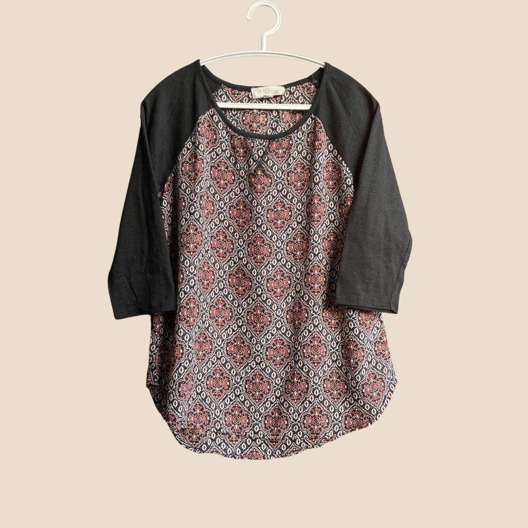 Boho Blouse Raglan Shirt 3/4 sleeve (Category: Blouses) located in Mandaue City. Submitted by blazebianca (Listing ID 1244248841, Image 1). Description: PRODUCT DETAILS & FEATURES: Item Name: 3/4 Raglan Boho Blouse Brand: Hippie Rose Color: Black/Maroon Size on tag: Medium (Refer to product photo for reference) ITEM CONDITION: - Item is from the US. - It's new, washed but never worn. - The actual color of the item may vary slightly from the image