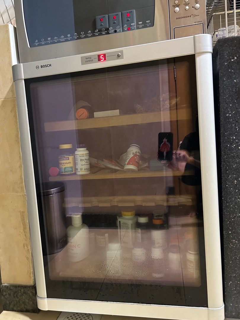 Bosch wine chiller, TV & Home Appliances, Kitchen Appliances, Wine