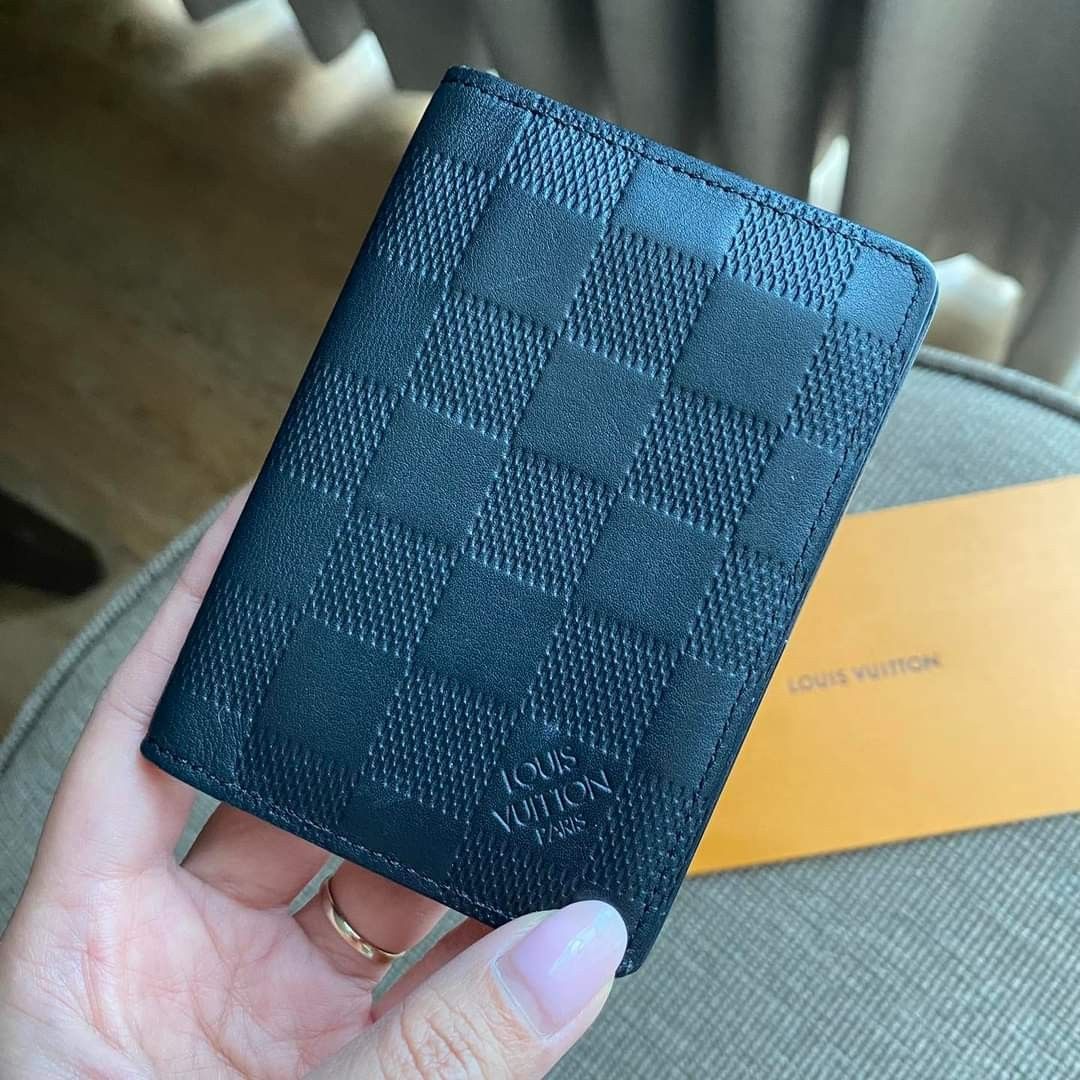 Louis Vuitton LV blue epi genuine leather card holder, Men's Fashion,  Watches & Accessories, Wallets & Card Holders on Carousell