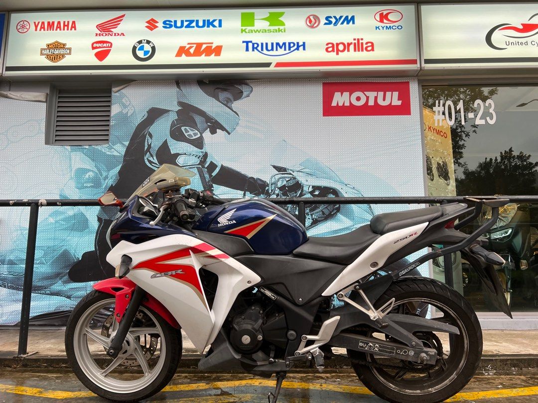 Cbr hotsell 250r tricolor