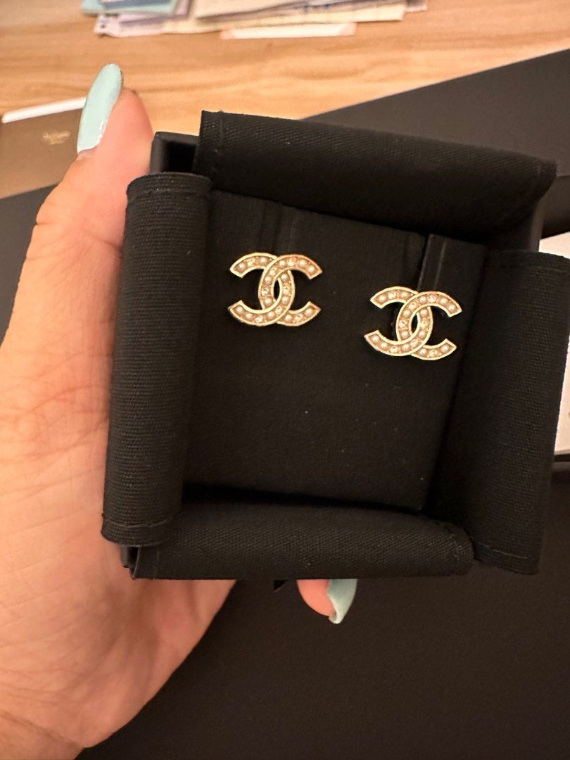 Chanel basic earrings online