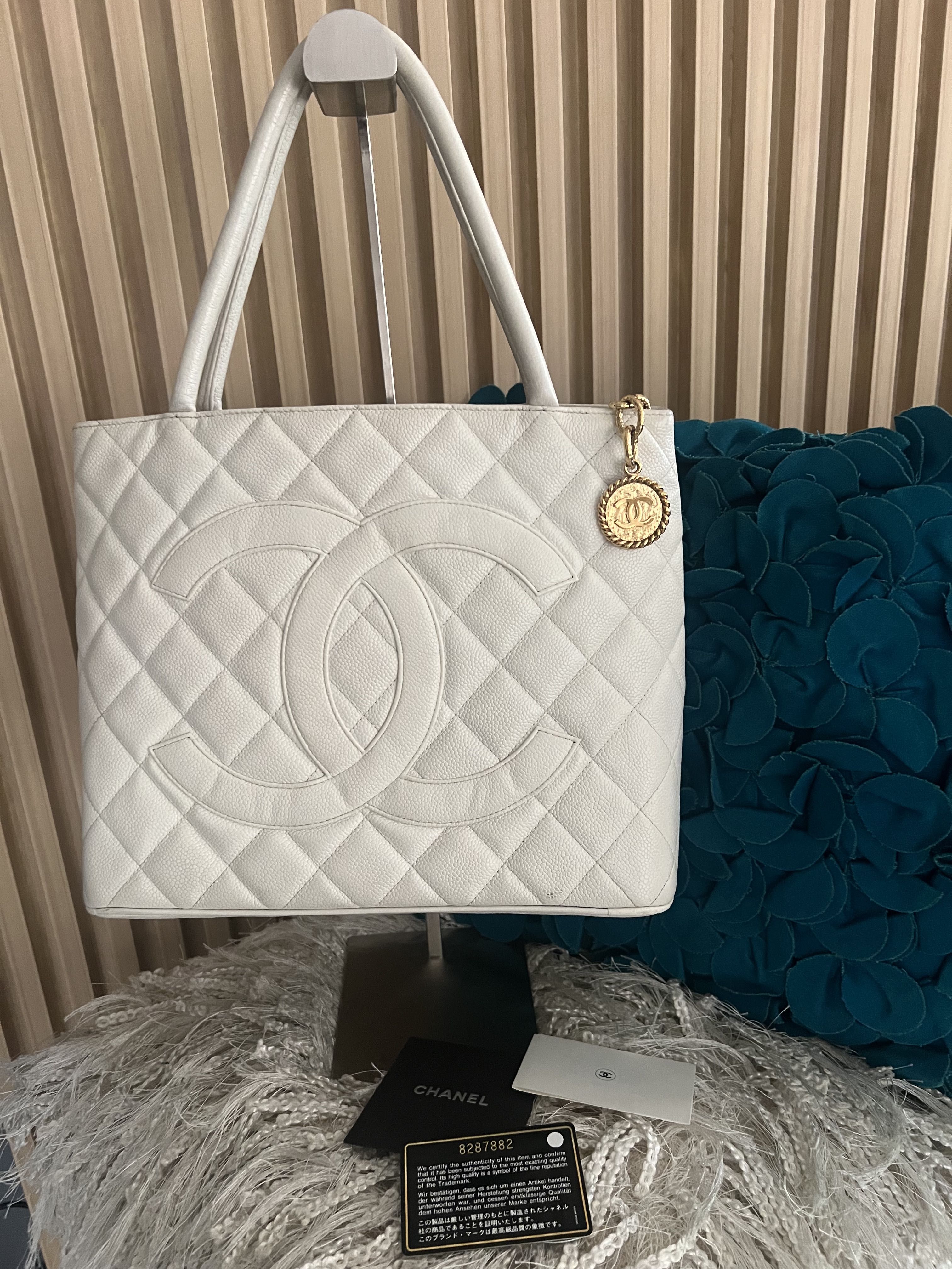 CHANEL Medallion Tote hand Bag Caviar skin White GHW Used