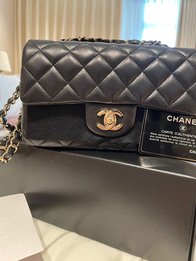 Chanel mini hotsell flip bag