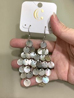CHARMING CHARLIE 🐚 shell earring only1 stock