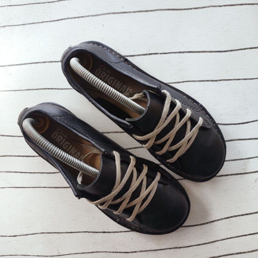Used clarks hot sale womens shoes