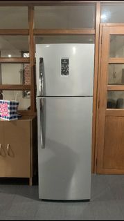 Electrolux 12.3cuft refrigerator-freezer