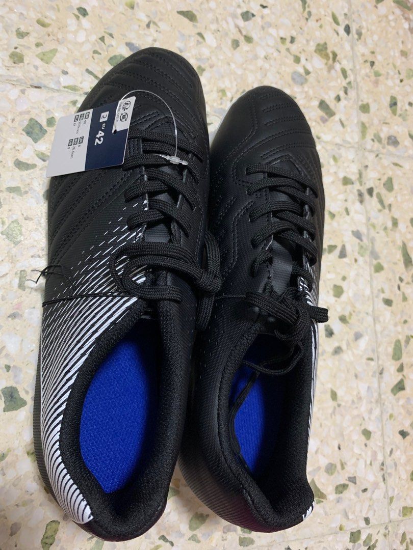 Football boot from decathlon, Men's Fashion, Footwear, Boots on Carousell