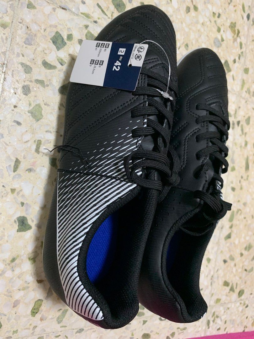 Football boot from decathlon, Men's Fashion, Footwear, Boots on Carousell